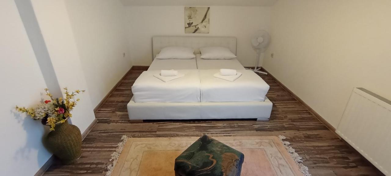 Apartmani Unski Biser ツァジン エクステリア 写真