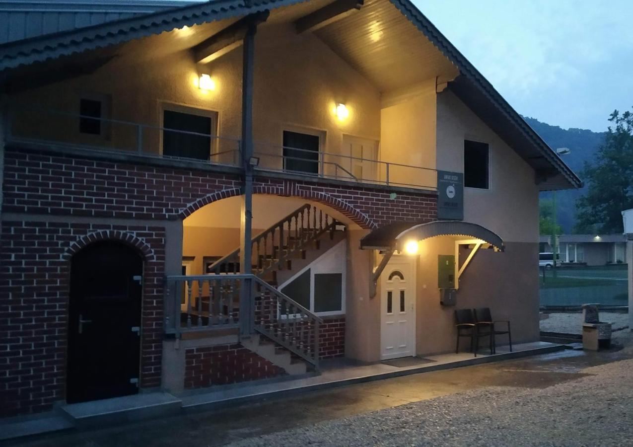Apartmani Unski Biser ツァジン エクステリア 写真
